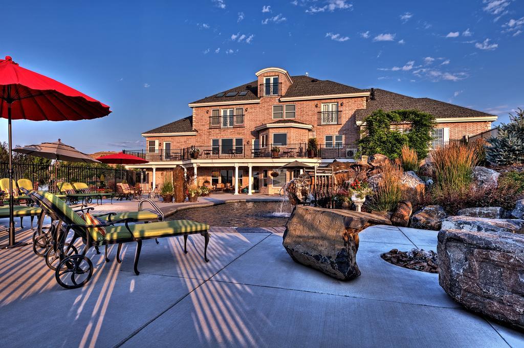 Cameo Heights Mansion And The Vine Fine Dining Restaurant Bed & Breakfast Touchet Exterior photo